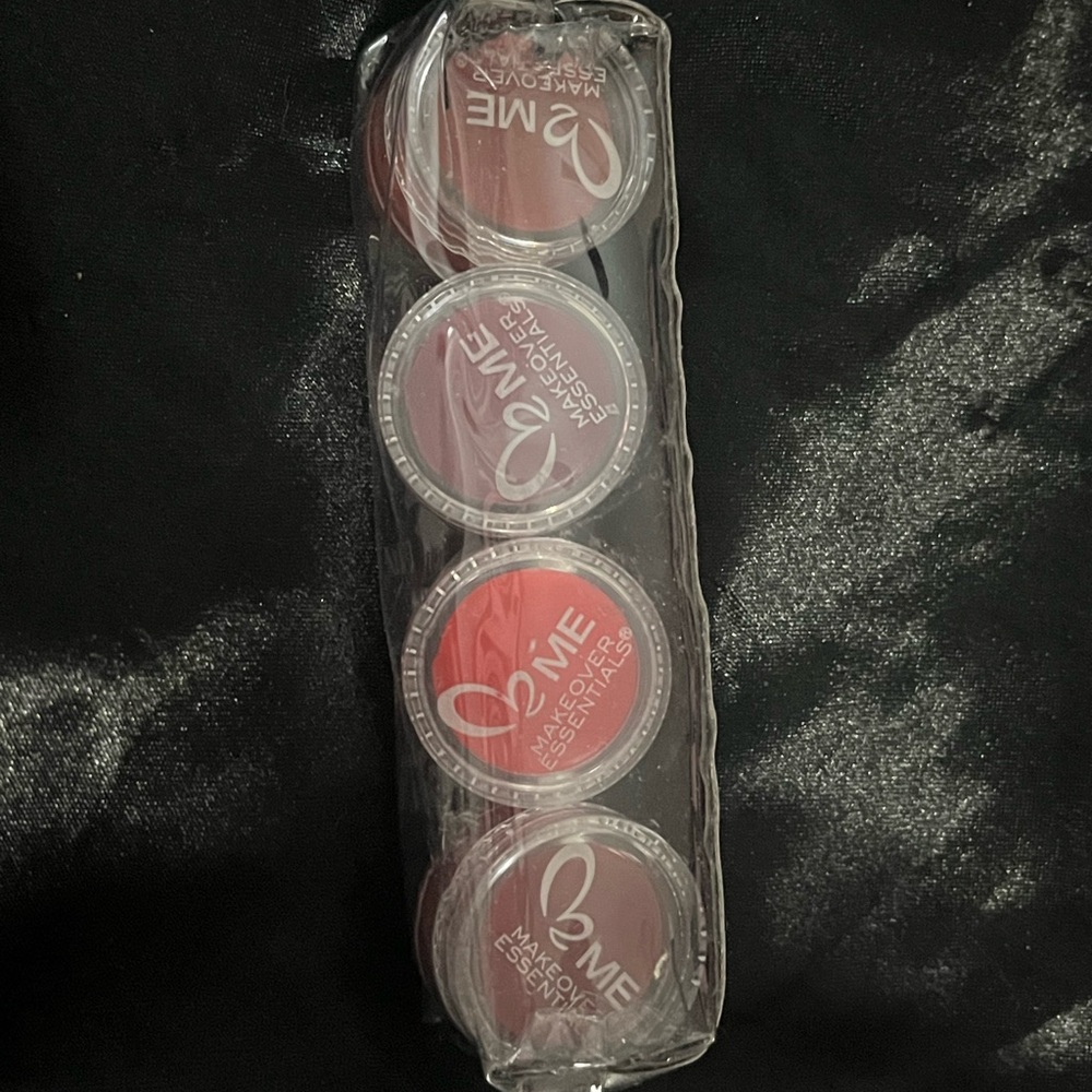 Makeover Essentials Set - Picture 13 of 15
